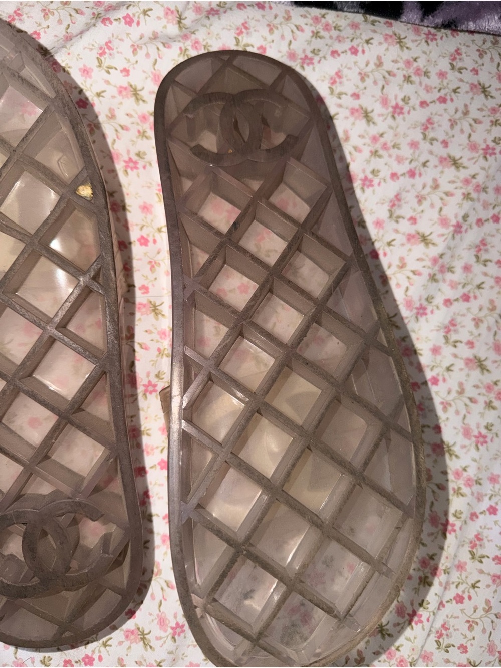 The cutest Chanel translucent slides AUTHENTIC!!😍 - Picture 4 of 7